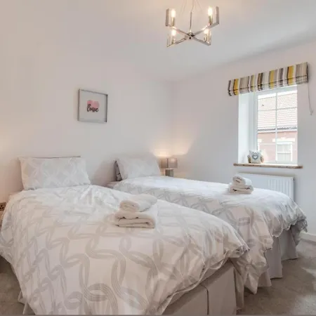 4 Bed In Oc-w1036 * Whitby